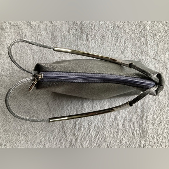 Grey-silver ‘Berkertex of London’ Evening bag. - Picture 3 of 6